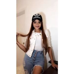 Meet your Posher, Paola